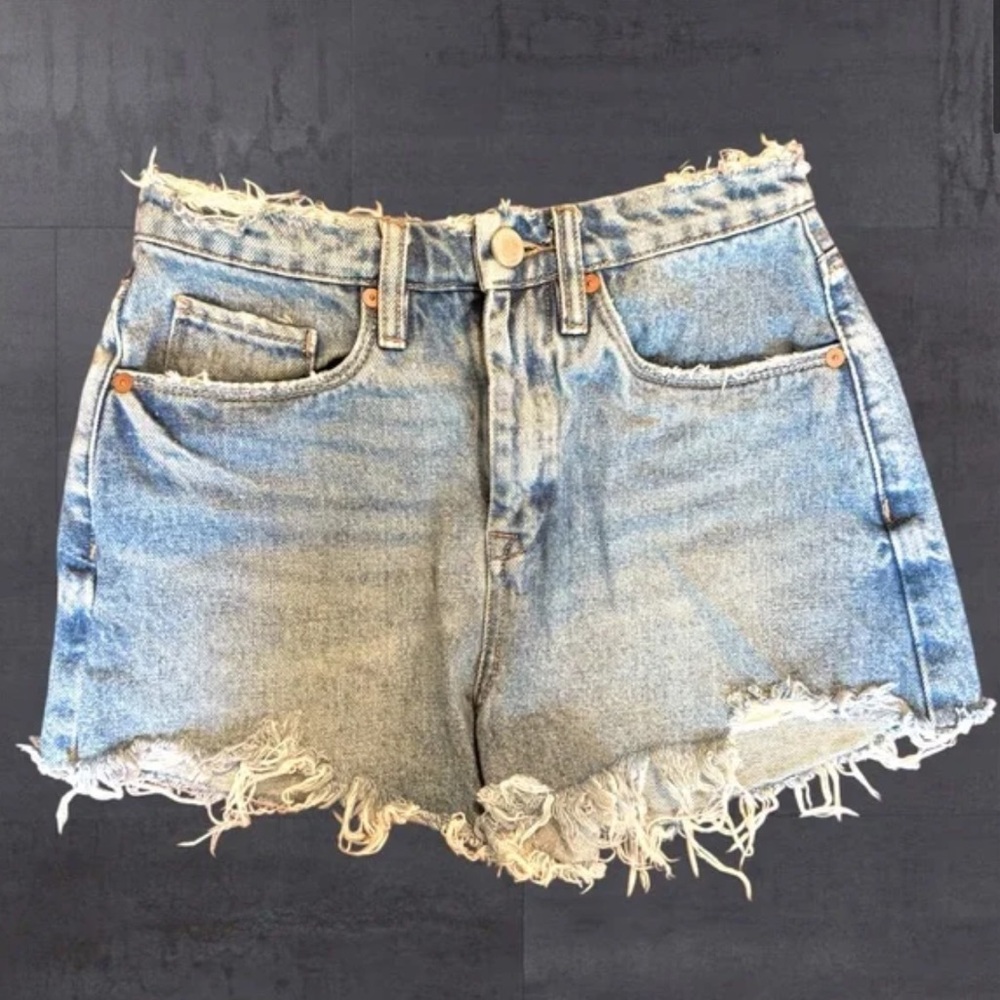 BLANKNYC “ORIGINALS” Denim Frayed Hem Shorts - Picture 2 of 2